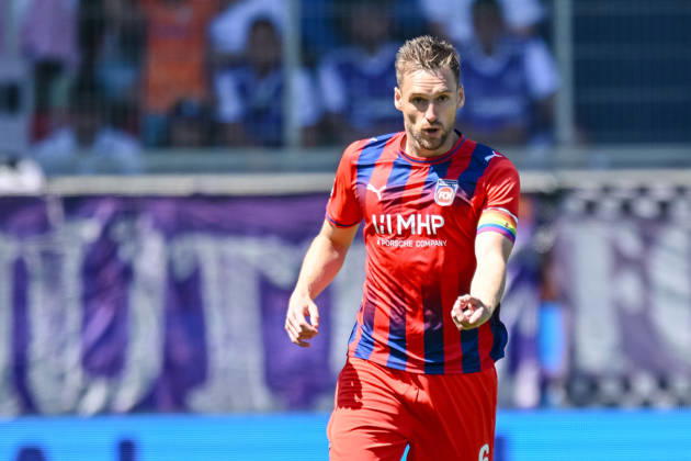 Patrick Mainka of 1 FC Heidenheim 1846 gestures during the 2. Bundesliga match between 1 FC Heidenheim and VfL Osnabrück at the Voith Arena on August 8, 2026, in Heidenheim an der Brenz, Germany Photo by Harry Langer DeFodi Images Patrick Mainka of 1 FC Heidenheim 1846 gestures during the 2nd Bundesliga match between 1 FC Heidenheim and VfL Osnabrück at Voith Arena on August 8, 2026, in Heidenheim an der Brenz, Germany. Photo by Harry Langer, DeFodi Images. DFB and DFL regulations prohibit any use of photographs as image sequences and or quasi-video. Photo by Harry Langer, DeFodi Images. DFB and DFL regulations prohibit any use of photographs as imSEQUENCES AND OR QUASI-VIDEO