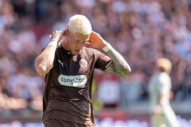 Louis Oppie, FC St. Pauli, 23, disappointed; Disappointment, GER, FC St. Pauli vs. SpVgg Greuther Fürth, Soccer, 2. Bundesliga, Matchday 1, 2026–2027 Season, August 9, 2026 DFL regulations prohibit any use of photographs as image sequences and or quasi-video, GER, FC St. Pauli vs. SpVgg Greuther Fürth, soccer, 2. Bundesliga, Matchday 1, 2026–2027 season, August 9, 2026, Hamburg Copyright: xEibner-Pressefoto MaxxVincenx EP_MVN