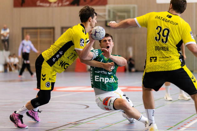Elias NEWEL FRISCH AUF Goeppingen, 40, in a one-on-one battle against Philipp MEYER TVB Stuttgart, 27, GER, FRISCH AUF Goeppingen vs. TVB Stuttgart, Handball, Preseason, Tournament, S Cup Altensteig, Final, 2026–2027 Season, August 9, 2026, GER, FRISCH AUF Goeppingen vs. TVB Stuttgart, Handball, Preseason, Tournament, S Cup Altensteig, Final, 2026–2027 Season, August 9, 2026, Altensteig Copyright: xEibnerxPressefoto OliverxSchmidtx EP_OST