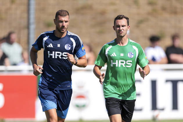 August 12, 2026, Soccer, FC Schalke 04 training session featuring Edin Dzeko, FC Schalke 04; sports scientist Rasmus Bruns, FC Schalke 04; Gelsenkirchen; FC Schalke 04 training facility; North Rhine-Westphalia, Germany; xRHR; PHOTO YYx Copyright: RHR-FOTOx RHR-FOTO YY