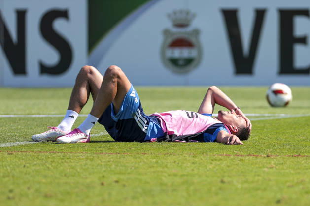 August 12, 2026, Soccer, FC Schalke 04 Training Dejan Ljubicic FC Schalke 04 lies exhausted on the field at the FC Schalke 04 training facility in Gelsenkirchen, North Rhine-Westphalia, Germany xRHR PHOTO YYx Copyright: RHR-FOTOx RHR-FOTO YY
