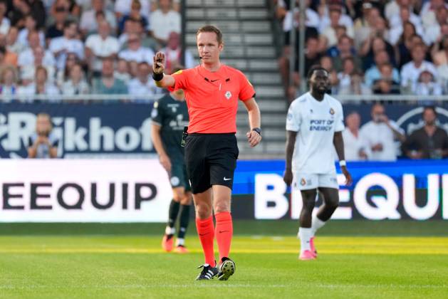 VELSEN-ZUID , 14-08-2026 , BUKO Stadion , season 2026 2027 , Dutch Eredivisie football , match between Telstar and Sparta Rotterdam , Picture shows referee Ingmar Oostrom Telstar - Sparta  x205709992x Copyright: