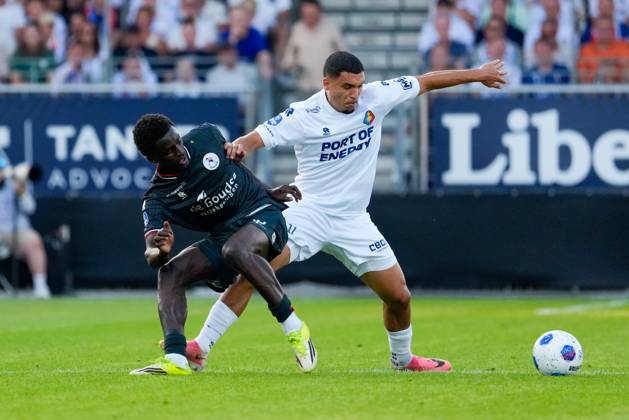 VELSEN-ZUID , 14-08-2026 , BUKO Stadion , season 2026 2027 , Dutch Eredivisie football , match between Telstar and Sparta Rotterdam , Picture shows Sparta Rotterdam player Ayoni Santos, Telstar player Soufiane Hetli Telstar - Sparta x205710276x Copyright: