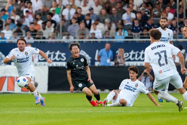 VELSEN-ZUID , 14-08-2026 , BUKO Stadion , season 2026 2027 , Dutch Eredivisie football , match between Telstar and Sparta Rotterdam , Picture shows Sparta Rotterdam player Shunsuke Mito, Telstar player Nils Rossen Telstar - Sparta x205710405x Copyright: