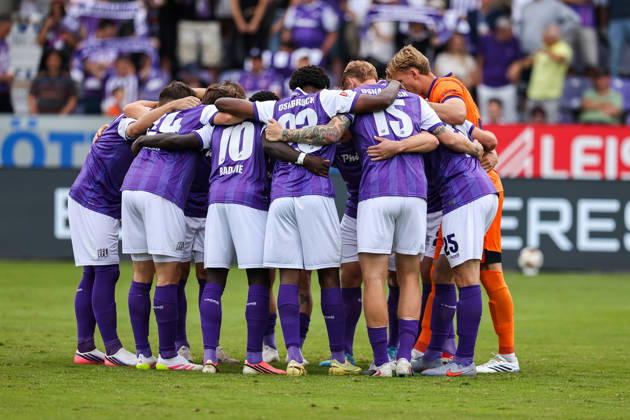 August 15, 2026, xkwix, Soccer, 2. Bundesliga, VfL Osnabrück vs. FC Magdeburg, Stadion an der Bremer Brücke, Matchday 2, 2026–2027 season. Osnabrück team in a circle before the game. DFB regulations prohibit any use of photographs as image sequences and or quasi-video. Photo: xKamilxWilkowskixPressefotoKochx, Lower Saxony, Germany