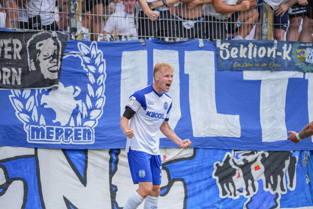 German Soccer, 3rd Division, Matchday 2, Hänsch Arena, SV Meppen vs. SG Sonnenhof Großaspach; goal by Luca Prasse (SV Meppen) in the 31st minute, followed by goal celebrations Copyright: xMichelxWittex