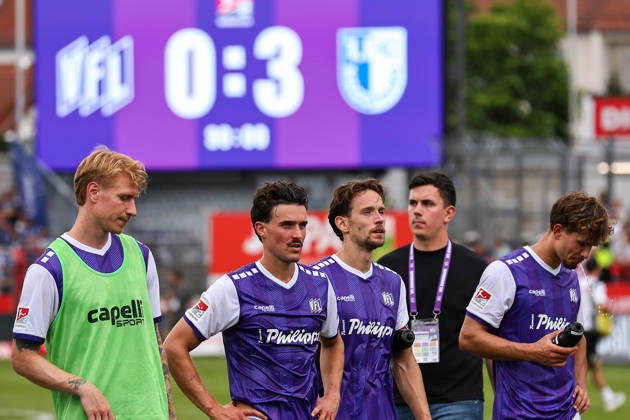 August 15, 2026, xkwix, Soccer, 2. Bundesliga, VfL Osnabrück 1 FC Magdeburg, Stadion an der Bremer Brücke, Matchday 2, 2026–2027 Season Disappointed Osnabrück players stand in front of the fans after the final whistle. DFB regulations prohibit any use of photographs as image sequences and or quasi-video. Photo: xKamilxWilkowskixPressefotoKochx, Lower Saxony, Germany