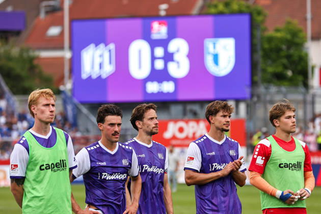 August 15, 2026, xkwix, Soccer, 2. Bundesliga, VfL Osnabrück 1 FC Magdeburg, Stadion an der Bremer Brücke, Matchday 2, 2026–2027 Season Disappointed Osnabrück players stand in front of the fans after the final whistle. DFB regulations prohibit any use of photographs as image sequences and or quasi-video. Photo: xKamilxWilkowskixPressefotoKochx, Lower Saxony, Germany