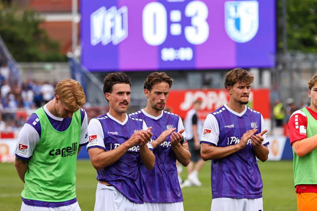 August 15, 2026, xkwix, Soccer, 2. Bundesliga, VfL Osnabrück 1 FC Magdeburg, Stadion an der Bremer Brücke, Matchday 2, 2026–2027 Season Disappointed Osnabrück players stand in front of the fans after the final whistle. DFB regulations prohibit any use of photographs as image sequences and or quasi-video. Photo: xKamilxWilkowskixPressefotoKochx, Lower Saxony, Germany
