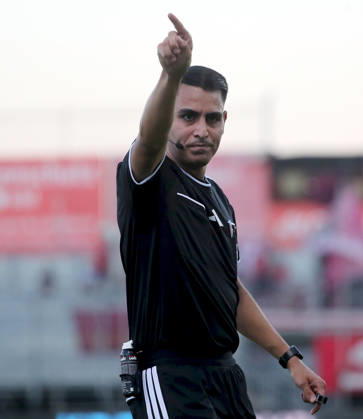 August 14, 2026, xfsx, Men s, Soccer, 2026–2027 Season, 3rd Division, Matchday 2: FC Würzburger Kickers vs. SV Wehen Wiesbaden; from left: Referee Cengiz Kabalakli gives instructions, gesturing with his arms; still image, Würzburg AKON ARENA, Bavaria, Germany
