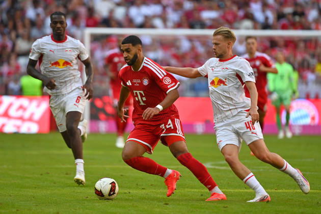 Ismael SAIBARI, Bayern Munich, Action, Tackle against Arthur VERMEEREN, L hi li Ezechiel Banzuzi, L Soccer, Telekom Cup, FC Bayern Munich vs. RB Leipzig, 3–1 on August 15, 2025, ALLIANZ ARENA