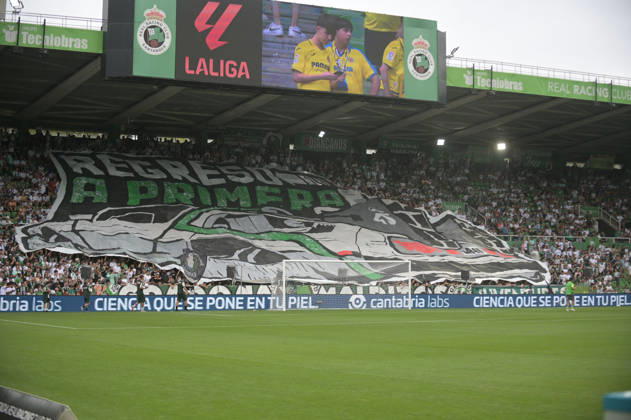 ESP LaLiga EA Sports: Racing Santander vs. Villarreal CF—racing fans display a tifo during the LaLiga EA Sports match between Racing Santander and Villarreal CF, played at the Campos de Sport de El Sardinero Stadium in Cantabria on August 16, 2026, in Spain. Spanish Soccer Copyright: xAlbertoxLosax xAgenciaxLOFx