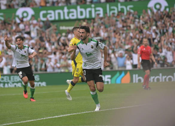 ESP LaLiga EA Sports: Racing Santander vs. Villarreal CF — Andrés Martín of Racing Santander scores a goal and celebrates during the LaLiga EA Sports match between Racing Santander and Villarreal CF, played at Campos de Sport de El Sardinero Stadium in Cantabria on August 16, 2026, in Spain. Spanish Soccer Copyright: xAlbertoxLosax xAgenciaxLOFx