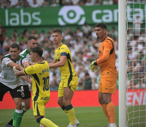 ESP LaLiga EA Sports: Racing Santander vs. Villarreal CF — Luiz Junior of Villarreal and Moleiro of Villarreal during the LaLiga EA Sports match between Racing Santander and Villarreal CF, played at Campos de Sport de El Sardinero Stadium in Cantabria on August 16, 2026, in Spain. Spanish Soccer Copyright: xAlbertoxLosax xAgenciaxLOFx