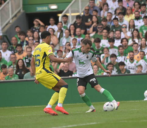 ESP LaLiga EA Sports: Racing Santander vs. Villarreal CF — Inigo Vicente of Racing Santander during the LaLiga EA Sports match between Racing Santander and Villarreal CF, played at Campos de Sport de El Sardinero Stadium in Cantabria on August 16, 2026, in Spain — Spanish Soccer Copyright: xAlbertoxLosax xAgenciaxLOFx