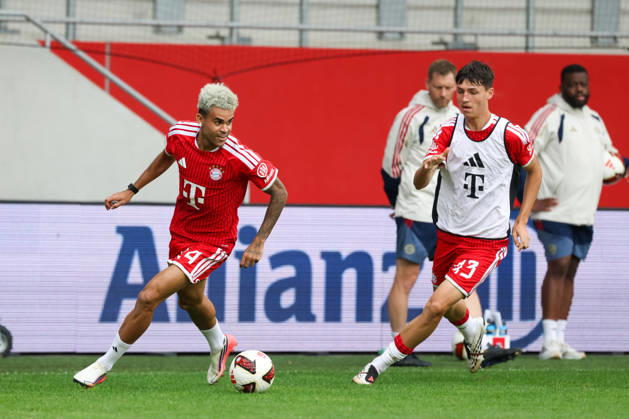 Luis Diaz, FC Bayern Munich, 14, with the ball, with Felip Pavic, FC Bayern Munich, 43, GER, Allianz FC Bayern Munich Team Day, soccer, 2026–2027 season, August 17, 2026, GER, Allianz FC Bayern Munich Team Day, soccer, 2026–2027 season, August 17, 2026, Munich Copyright: xEibner-Pressefoto JennixMaulx EP_JML
