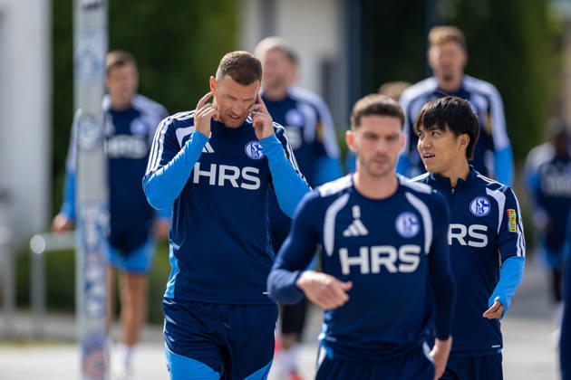August 20, 2026, Soccer, FC Schalke 04 training session featuring Edin Dzeko (FC Schalke 04) and Satoshi Tanaka (FC Schalke 04), Gelsenkirchen, FC Schalke 04 training facility, North Rhine-Westphalia, Germany, xRHR PHOTO YYx Copyright: RHR-FOTOx RHR-FOTO YY