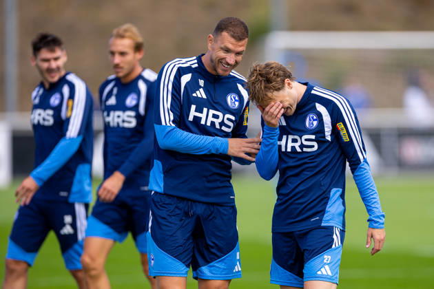 August 20, 2026, Soccer, FC Schalke 04 practice: Edin Dzeko (FC Schalke 04), Finn Porath (FC Schalke 04), Gelsenkirchen, FC Schalke 04 training facility, North Rhine-Westphalia, Germany, xRHR, PHOTO YYx Copyright: RHR-FOTOx RHR-FOTO YY