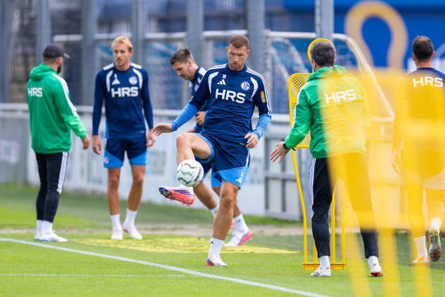 August 20, 2026, Soccer, FC Schalke 04 practice, Edin Dzeko, FC Schalke 04, Gelsenkirchen, FC Schalke 04 training facility, North Rhine-Westphalia, Germany, xRHR, PHOTO YYx Copyright: RHR-FOTOx RHR-FOTO YY