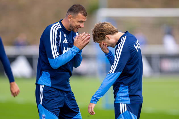 August 20, 2026, Soccer, FC Schalke 04 practice featuring Edin Dzeko (FC Schalke 04) and Finn Porath (FC Schalke 04), Gelsenkirchen, FC Schalke 04 training facility, North Rhine-Westphalia, Germany, xRHR PHOTO YYx Copyright: RHR-FOTOx RHR-FOTO YY