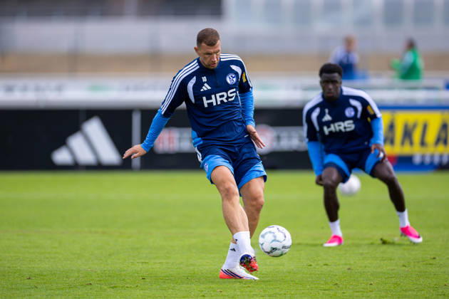 August 20, 2026, Soccer, FC Schalke 04 Training Session: Edin Dzeko, FC Schalke 04, Gelsenkirchen, FC Schalke 04 Training Facility, North Rhine-Westphalia, Germany, xRHR, PHOTO YYx Copyright: RHR-FOTOx RHR-FOTO YY