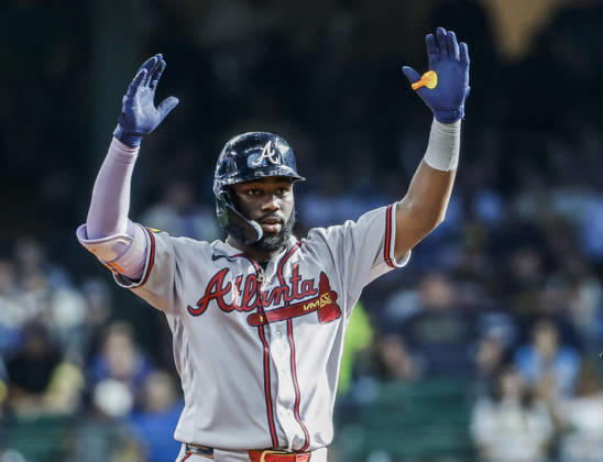 Atlanta Braves center fielder Michael Harris II reacts after hitting a double in the sixth inning of the MLB, Baseball Herren, USA game between the Atlanta Braves and the Milwaukee Brewers at American Family Field in Milwaukee, Wisconsin on Friday, August 21, 2026.  MIL20260821820 TANNENxMAURY