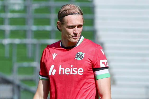 Stefan Teitur Thordarson of Hannover 96 looks disappointed during the DFB Cup match between SV Hemelingen and Hannover 96 at Weserstadion on August 22, 2026, in Bremen, Germany Photo by Marco Steinbrenner, DeFodi Images Stefan Teitur Thordarson of Hannover 96 looks dejected during the DFB Cup match between SV Hemelingen and Hannover 96 at Weserstadion on August 22, 2026 in Bremen, Germany. Photo by Marco Steinbrenner, DeFodi Images. Photo by Marco Steinbrenner, DeFodi Images.