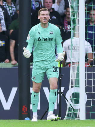 Hannover 96 goalkeeper Leo Weinkauf looks disappointed during the DFB Cup match between SV Hemelingen and Hannover 96 at Weserstadion on August 22, 2026, in Bremen, Germany Photo by Marco Steinbrenner, DeFodi Images Goalkeeper Leo Weinkauf of Hannover 96 looks dejected during the DFB Cup match between SV Hemelingen and Hannover 96 at Weserstadion on August 22, 2026 in Bremen, Germany Photo by Marco Steinbrenner DeFodi Images Photo by Marco Steinbrenner DeFodi Images