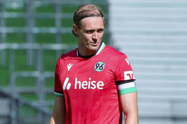 Stefan Teitur Thordarson of Hannover 96 looks disappointed during the DFB Cup match between SV Hemelingen and Hannover 96 at Weserstadion on August 22, 2026, in Bremen, Germany Photo by Marco Steinbrenner DeFodi Images Stefan Teitur Thordarson of Hannover 96 looks dejected during the DFB Cup match between SV Hemelingen and Hannover 96 at Weserstadion on August 22, 2026 in Bremen, Germany. Photo by Marco Steinbrenner, DeFodi Images. Photo by Marco Steinbrenner, DeFodi Images.
