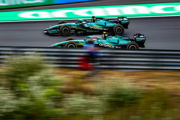 14 ALONSO Fernando (SPA), Aston Martin F1 Team AMR26, 18 STROLL Lance (CAN), Aston Martin F1 Team AMR26, overtaking action, overtaking, dépassement, depassement, overtakes, during the 2026 Formula 1 Dutch Grand Prix, the 12th round of the 2026 Formula One World Championship, held from August 21 to 23, 2026, at the Circuit Zandvoort in Zandvoort, Netherlands Zandvoort Netherlands