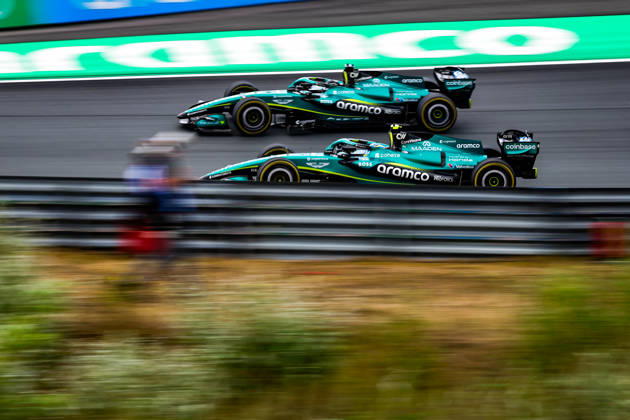 14 ALONSO Fernando (SPA), Aston Martin F1 Team AMR26, 18 STROLL Lance (CAN), Aston Martin F1 Team AMR26, overtaking action, overtaking, dépassement, depassement, overtakes, during the 2026 Formula 1 Dutch Grand Prix, the 12th round of the 2026 Formula One World Championship, held August 21–23, 2026, at Circuit Zandvoort in Zandvoort, Netherlands; Zandvoort, Netherlands