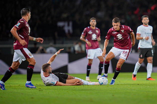 MilanÕs Strahinja Pavlovic fights for the ball with Torino FC s Gvidas Gineitis during the Serie A soccer match between Torino and Milan at the Stadio Olimpico Grande Torino in Turin, north west Italy - Sunday, August 23, 2026. - Soccer .  Copyright: xMarcoxAlpozzi LaPressex