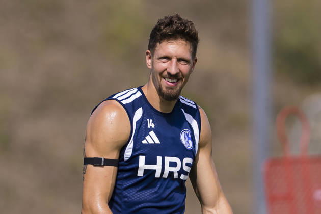 August 27, 2026, Soccer, FC Schalke 04 Training Janik Bachmann FC Schalke 04 Laughs Gelsenkirchen FC Schalke 04 Training Facility NRW Germany xRHR PHOTO YYx Copyright: RHR-FOTOx RHR-FOTO YY