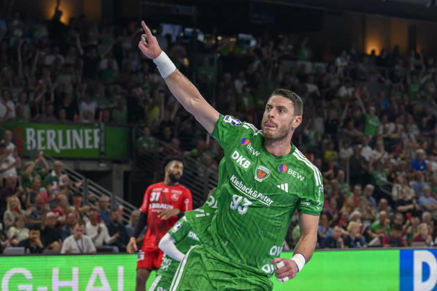 In the photo, from left: Mijajlo Marsenic, Füchse Berlin, 93, goal, score, celebration, goal celebration, joy, enthusiasm, celebrating, GER, Berlin, handball, Füchse Berlin vs. MT Melsungen, at the Max Schmeling Halle, August 27, 2026, Copyright: HMBxMedia UwexKoch
