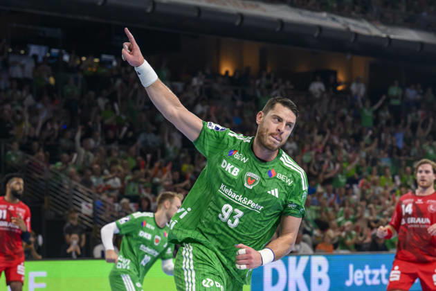 In the photo, from left: Mijajlo Marsenic, Füchse Berlin, 93, goal, score, celebration, goal celebration, joy, enthusiasm, celebrating, GER, Berlin, handball, Füchse Berlin vs. MT Melsungen, at the Max Schmeling Halle, August 27, 2026, Copyright: HMBxMedia UwexKoch