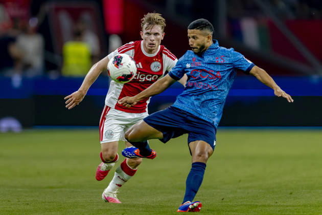 AMSTERDAM: AFC Ajax Amsterdam forward Oliver Edvardsen and FC Sion defender Marquinhos during the UEFA Conference League at the Johan Cruijff ArenA on August 27, 2026, in Amsterdam, the Netherlands. Photo by DeFodi Images