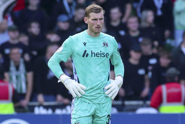 Hannover 96 goalkeeper Leo Weinkauf looks disappointed during the DFB Cup match between SV Hemelingen and Hannover 96 at Weserstadion on August 22, 2026, in Bremen, Germany Photo by Marco Steinbrenner, DeFodi Images Goalkeeper Leo Weinkauf of Hannover 96 looks dejected during the DFB Cup match between SV Hemelingen and Hannover 96 at Weserstadion on August 22, 2026 in Bremen, Germany. Photo by Marco Steinbrenner, DeFodi Images. Photo by Marco Steinbrenner, DeFodi Images