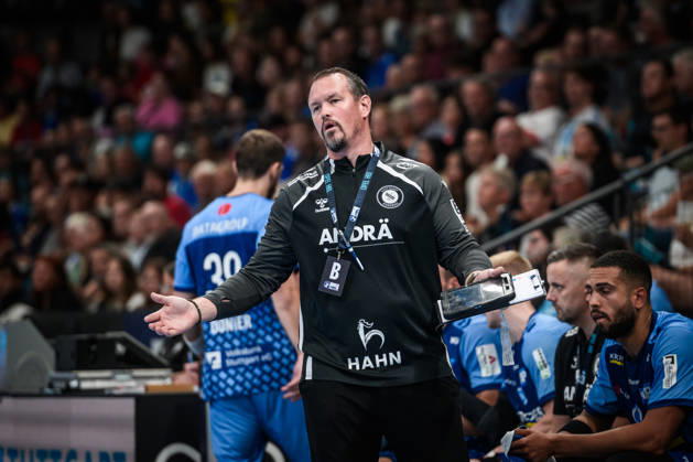 Misha Kaufmann of TVB Stuttgart, the coach, gesticulates on the sidelines, initially visibly disappointed after a rough start against Bergischer HC GER, TVB Stuttgart vs. Bergischer HC, Opel HBL, Handball, Bundesliga, Matchday 1, 2026–2027 season, August 28, 2026, TVB Stuttgart vs. Bergischer HC, Opel HBL, Handball, Bundesliga, Matchday 1, 2026–2027 season, August 28, 2026, Stuttgart Copyright: xSandyxDinkelackerx EP_SDR