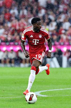 August 28, 2026, GER, Soccer, Men s, Bundesliga 1, 2026–2027 Season, Matchday 1, FC Bayern Munich vs. VfB Stuttgart, Individual Play, Full-Body Shot, Isolated Figure, Alphonso Davies, FC Bayern Munich, 19, DFB and DFL regulations prohibit any use of photographs as image sequences and or quasi-video, Munich, Allianz Arena, Bayern, Germany Copyright: xNordphoto Schneiderx