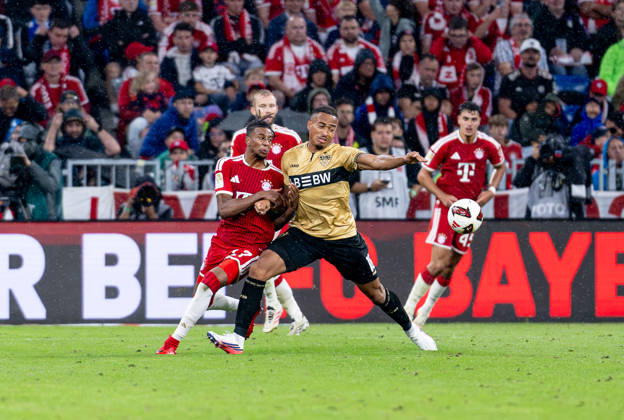 Battle for the Ball: Head-to-Head between Michael Olise (FC Bayern Munich, 17) and Jamie Leweling (VfB Stuttgart, 18) GER, FC Bayern Munich vs. VfB Stuttgart, Soccer, Bundesliga, Matchday 1, 2026–2027 Season, August 28, 2026 DFL DFB regulations prohibit any use of photographs as image sequences and or quasi-video. Photo: HMB Media, Heike Feiner Copyright: HMBxMedia HeikexFeiner