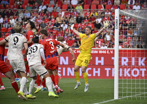 Penalty area play, Goalmouth scene: Goalkeeper Thomas Daehne, 1 FC Heidenheim 1846 (FCH) 33, 1 FC Heidenheim 1846 (FCH) vs. SG Dynamo Dresden (SGD), August 29, 2026. DFL regulations prohibit any use of photographs as image sequences and or quasi-video 1 FC Heidenheim 1846 FCH vs. SG Dynamo Dresden SGD