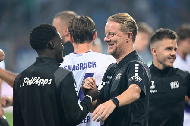 Final celebration, cheers, celebrating, joy, Coach Timo SCHULTZ of VfL Osnabrück thanks goal scorer Ismail BADJIE VfL Osnabrück Soccer 2. Bundesliga, Matchday 3, VfL Bochum (BO) vs. VfL Osnabrück (OS) 0–1 on August 28, 2026, at the Vonovia Ruhrstadion in Bochum, Germany. DFL regulations prohibit any use of photographs as image sequences and or quasi-video. Â
