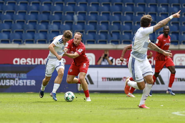 August 29, 2026, GER, Soccer, Men’s, 3rd League, 2026–2027 season, MSV Duisburg vs. FC Würzburger Kickers; Patrick Sussek (Duisburg) and Leo Eberle (Würzburg) battle for the ball; Duisburg, Schauinsland, Arena, North Rhine-Westphalia, Germany Copyright: xAdrianxSchlüterx