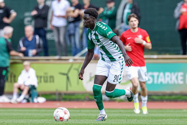 Ramiz Hamouda, SV Werder Bremen II, 24 with the ball, single frame, full body, action, game scene, August 29, 2026, Bremen, Germany, soccer, Regionalliga Nord, SV Werder Bremen II vs. HSC Hannover xobx