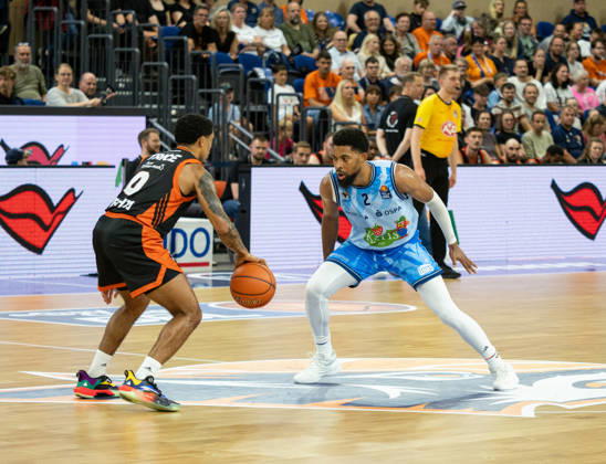 02 Zach Copeland of the Rostock Seawolves goes head-to-head with 00 DMitrik Trice of RASTA Vechta ROSTOCK SEAWOLVES RASTA VECHTA, Basketball, Exhibition Game, August 29, 2026 ROSTOCK SEAWOLVES RASTA VECHTA, Basketball, Exhibition Game, August 29, 2026 Rostock Copyright: xHannesxAdelbergx