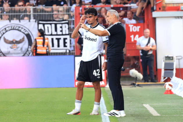 August 29, 2026, GER, Soccer, Bundesliga 1, 2026–2027, Alte Foersterei, 1. FC Union vs. Eintracht Frankfurt Head Coach Ali Huetter, Eintracht Frankfurt, Can Uzum, Eintracht Frankfurt, 42, talking, discussing, 1st League, DFB, DFL regulations prohibit any use of photographs as image sequences and or quasi-video, Berlin, Alte Foersterei Stadium, Berlin, Germany Copyright: xNordphotox xEnglerx