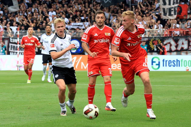 August 29, 2026, GER, Soccer, Bundesliga 1, 2026–2027, Alte Foersterei, 1. FC Union vs. Eintracht Frankfurt Zeno Van Den Bosch 1. FC Union Berlin 4, Josip Juranovic 1. FC Union Berlin 18, JONATHAN BURKARDT Eintracht Frankfurt 9 1 League DFB DFL regulations prohibit any use of photographs as image sequences and or quasi-video Berlin Stadium Alte Foersterei Berlin Germany Copyright: xNordphotox xEnglerx