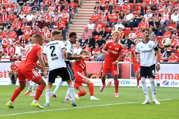 August 29, 2026, GER, Soccer, Bundesliga 1, 2026–2027, Alte Foersterei, 1. FC Union vs. Eintracht Frankfurt, Marin Ljubicic (1. FC Union Berlin, 27), Tim Skarke (1. FC Union Berlin, 21), Leopold Querfeld (1. FC Union Berlin, 14), Elias Braun (Eintracht Frankfurt, 2), Erik Durm (Eintracht Frankfurt, 37), Robin Koch, Eintracht Frankfurt 4. DFB and DFL regulations prohibit any use of photographs as image sequences and or quasi-video. Berlin Stadium Alte Foersterei, Berlin, Germany Copyright: xNordphotox xEnglerx