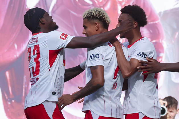 Antonio Nusa of RB Leipzig celebrates his goal to make it 2–0 with Castello Lukeba of RB Leipzig and Tidiam Gomis of RB Leipzig during the Bundesliga match between RB Leipzig and Borussia Mönchengladbach at the Red Bull Arena on August 29, 2026, in Leipzig, Germany. Photo by Marco Steinbrenner, DeFodi Images. Antonio Nusa (RB Leipzig) celebrates after scoring his team’s second goal with Castello Lukeba (RB Leipzig) and Tidiam Gomis (RB Leipzig) during the Bundesliga match between RB Leipzig and Borussia Mönchengladbach at Red Bull Arena on August 29, 2026 in Leipzig, Germany Photo by Marco Steinbrenner, DeFodi Images DFB and DFL regulations prohibit any use of photographs as image sequences and or quasi-video. Photo by Marco Steinbrenner, DeFodi Images