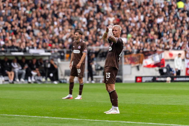 Louis Oppie, FC St. Pauli, 23, disappointed; Disappointment, GER, FC St. Pauli vs. 1. FC Kaiserslautern, Soccer, 2. Bundesliga, Matchday 3, 2026–2027 Season, August 30, 2026 DFL regulations prohibit any use of photographs as image sequences and or quasi-video, GER, FC St. Pauli vs. 1. FC Kaiserslautern, soccer, 2. Bundesliga, Matchday 3, 2026–2027 season, August 30, 2026, Hamburg Copyright: xEibner-Pressefoto MaxxVincenx EP_MVN